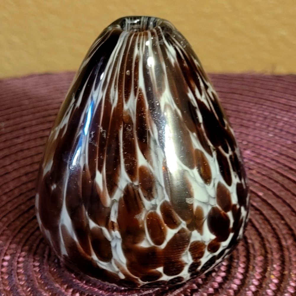 Pearlessence Hand-blown Bud Vase Chocolate & Cream Colors